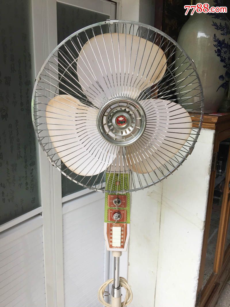 温馨提示:本店物品均用快递(默认中通)或物流寄出,偏远地区运费另计(新疆、西藏、云南、海南、广西、宁夏、甘肃、内蒙古、贵州),请收件者当面开箱检验后再签收,如发现破损或不能使用请当场电话联系我,一旦签收视为安全到达.后果自负.联系电话:13671026839.所有商品皆是古旧物品,请考虑到古旧物品的特殊性质。经过百十年的风霜雪雨,历史变迁,保持着当时的时代风格。有着它特殊的故事和传奇。由于年代久远,外观和使用均不能与新品相比。请买家在出价前斟酌,以免引起误会.