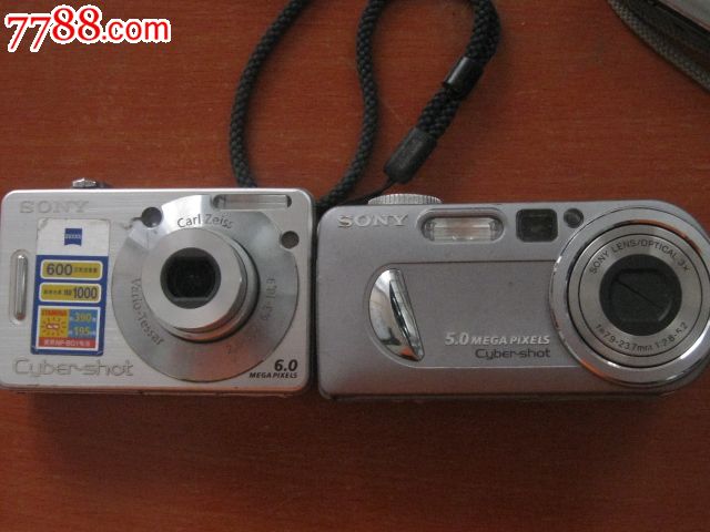 2个索尼相机,左边的好用就是没快门了,右边的