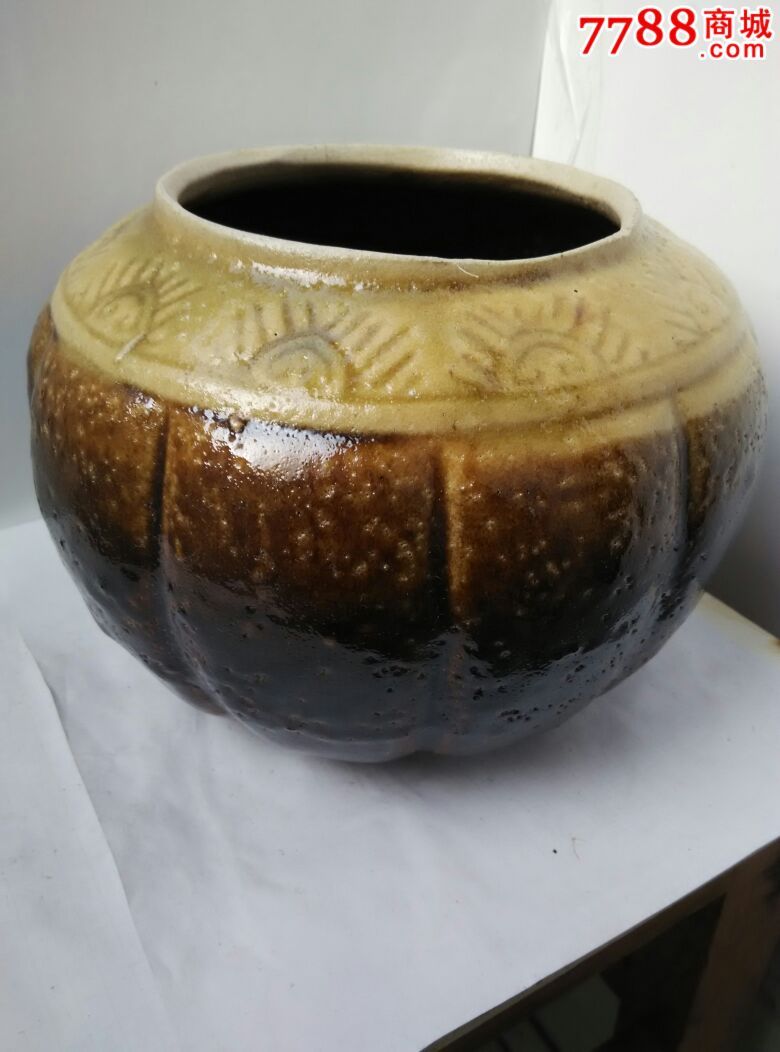 清代中期酱釉窑变瓜菱罐
