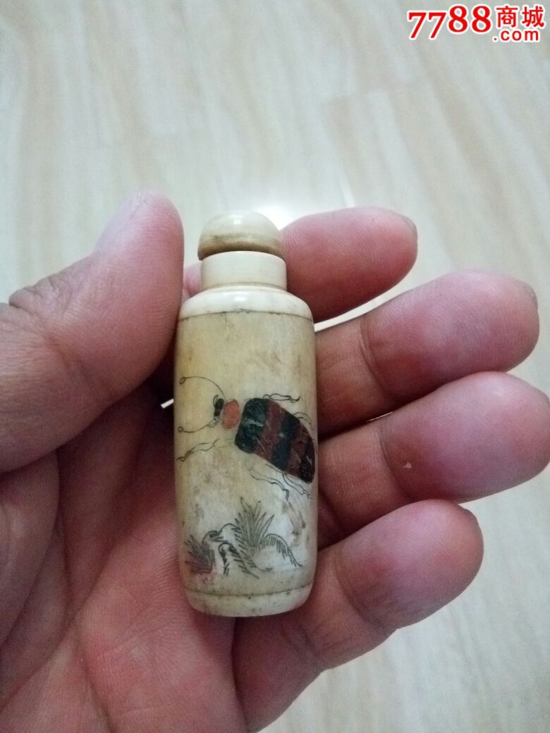 骨雕鼻烟壶老物件