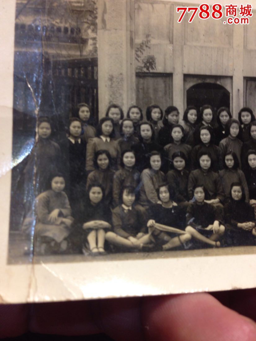 1945年国立第九女子师范学院前毕业合影