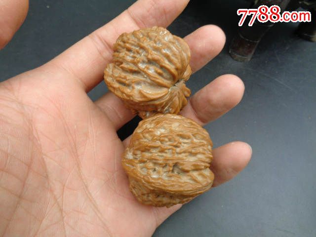 枣红皮狮子头文玩核桃一对