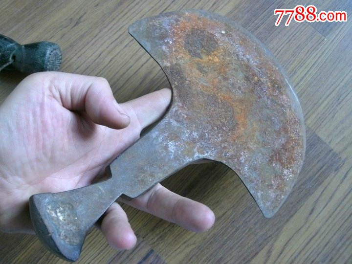 老铁铲,器型非常优美,带款,锈重了,清洗出来一定光闪闪