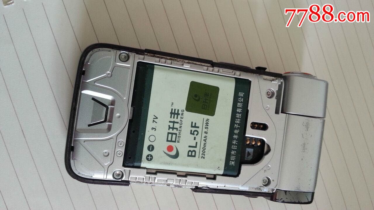 *代经典款式的翻盖nokia