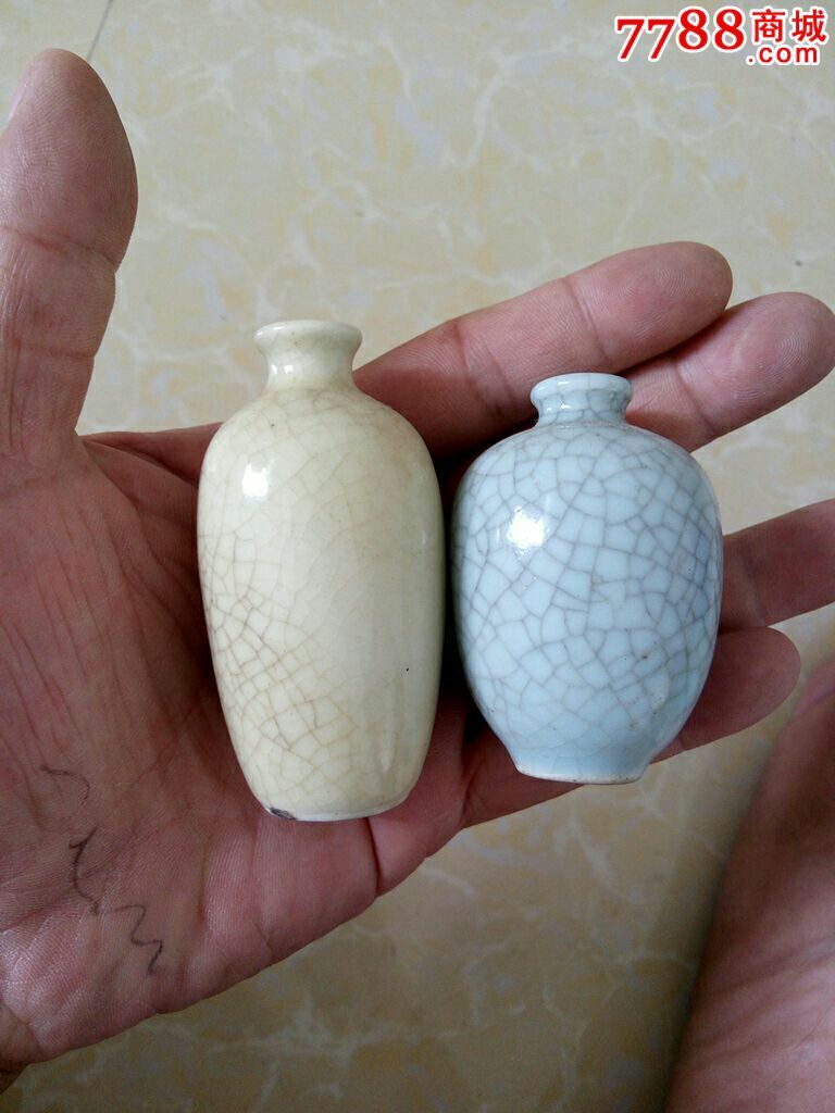 二个老鼻烟壶