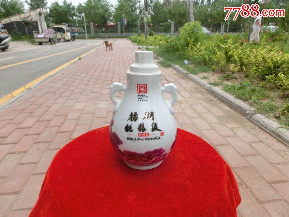 【酒瓶收藏】景德镇制牡丹花卉杨湖纯粮液一斤装酒瓶