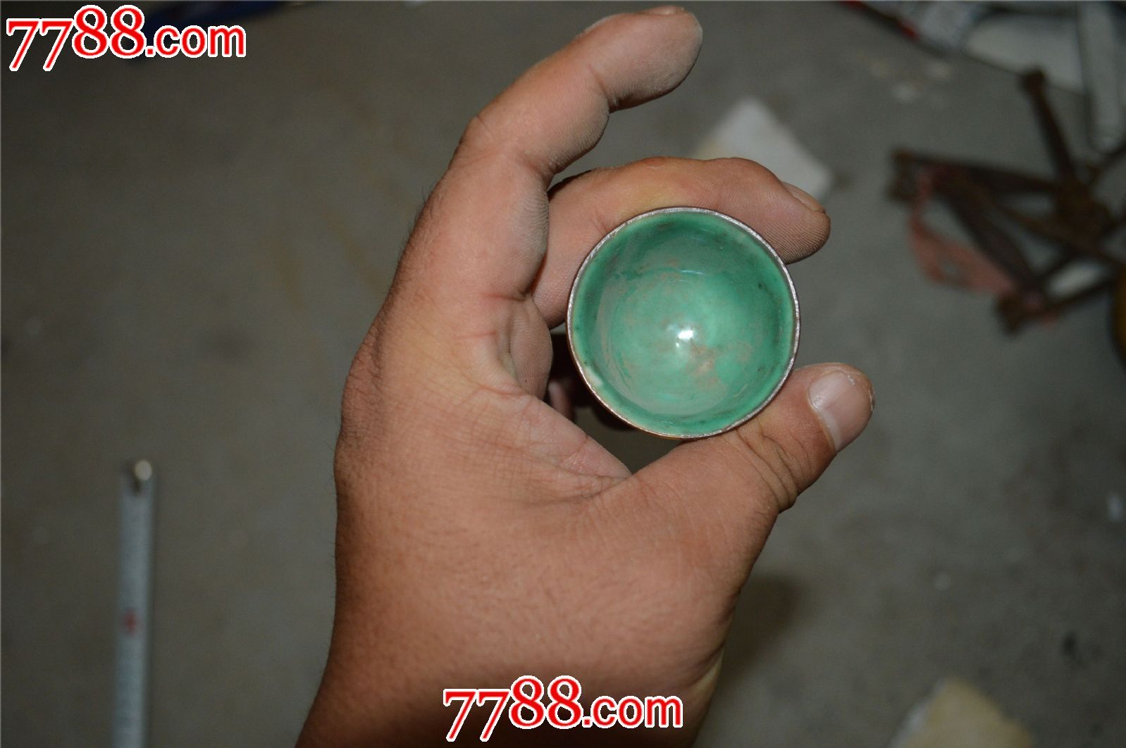 一个瓷酒盅1472