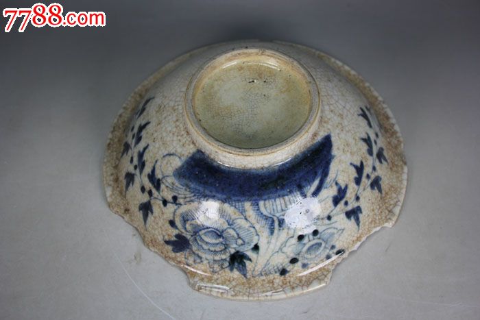 清代哥釉青花瓷花卉大碗