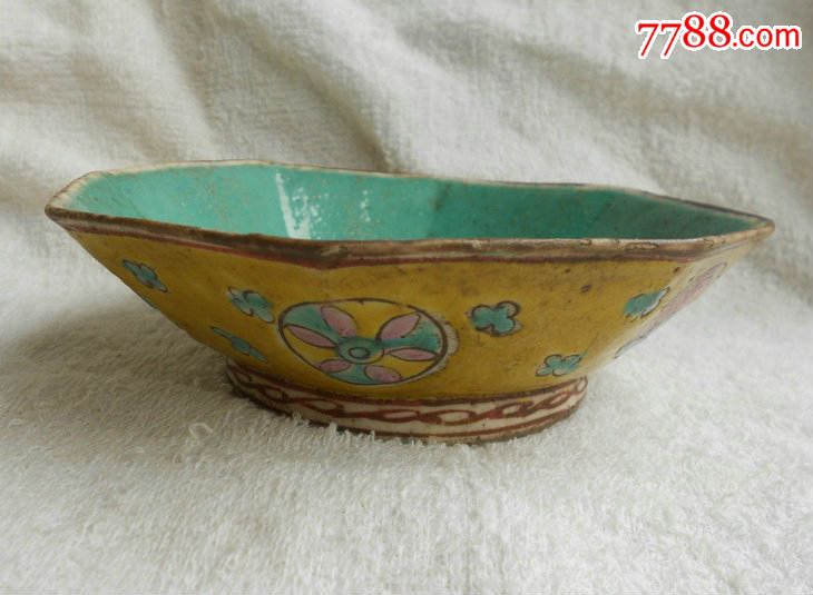 清同冶粉彩黄地皮球花八角碗