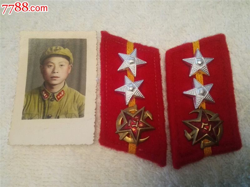 军迷收藏:55式合成军中士领章,带本人彩色照片,永久保真.