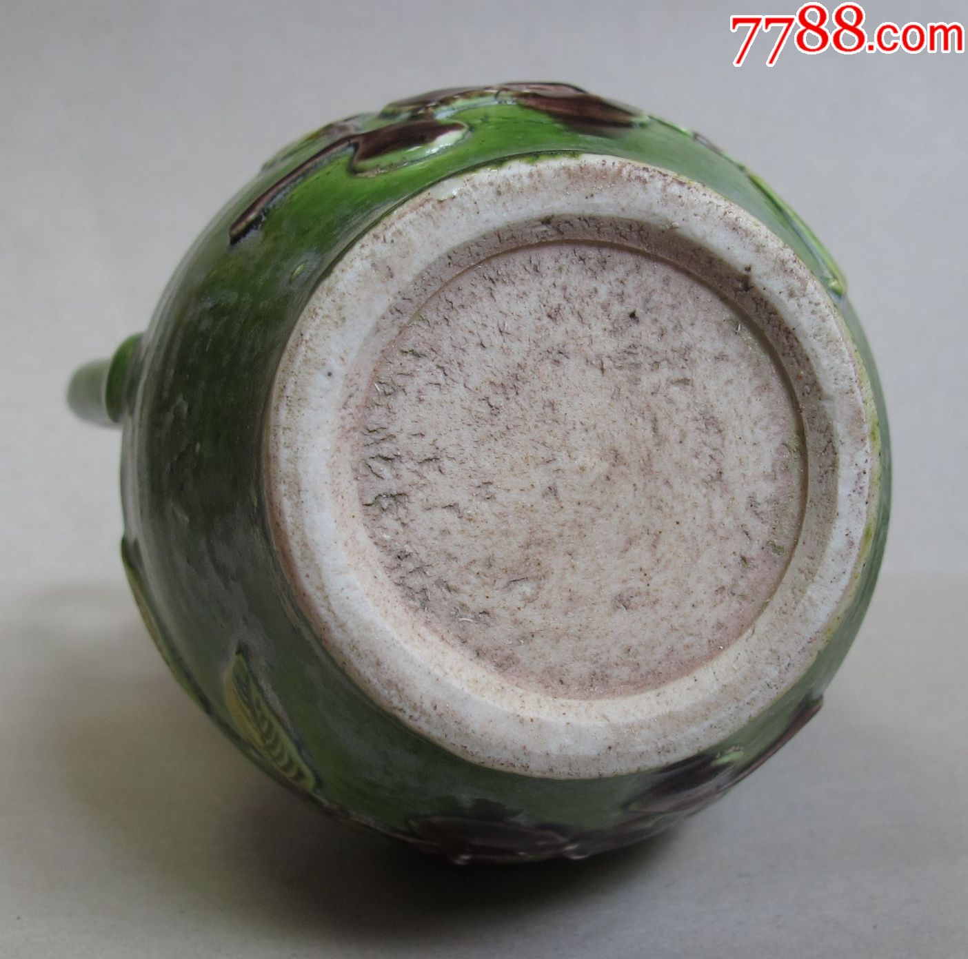 漳州窑绿地素三彩花果纹执壶