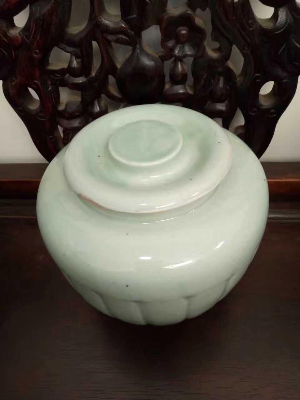 建国前后豆青釉瓜棱盖罐