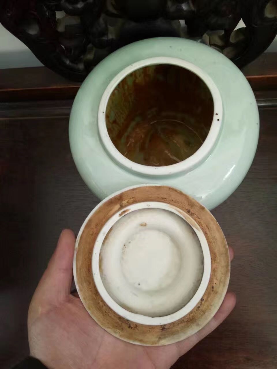 建国前后豆青釉瓜棱盖罐