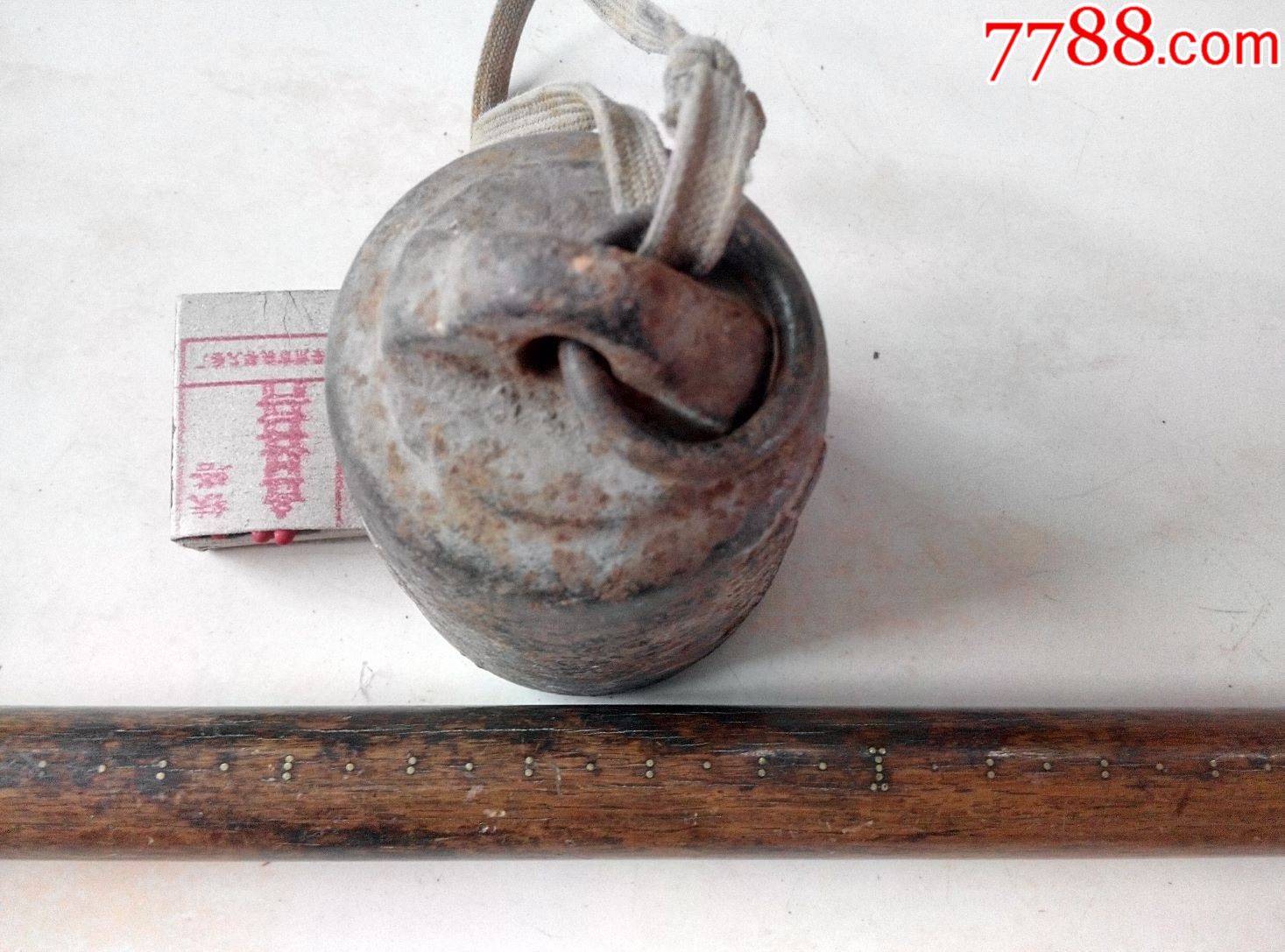 满洲国大号秤砣,带标记.一百斤秤.花梨木秤杆