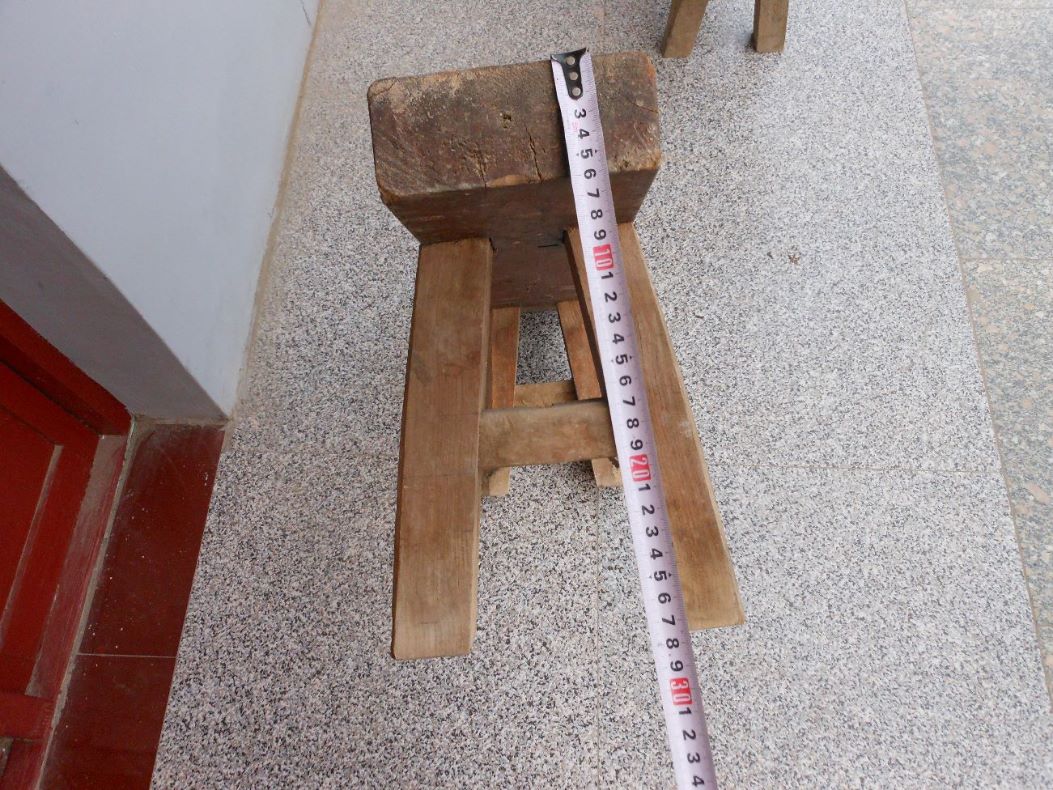 生活类;长板凳1个;老的硬木102厘米*30厘米*25厘米板后6公分