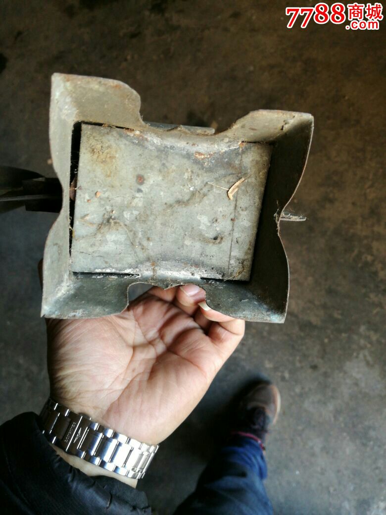 白铁香炉