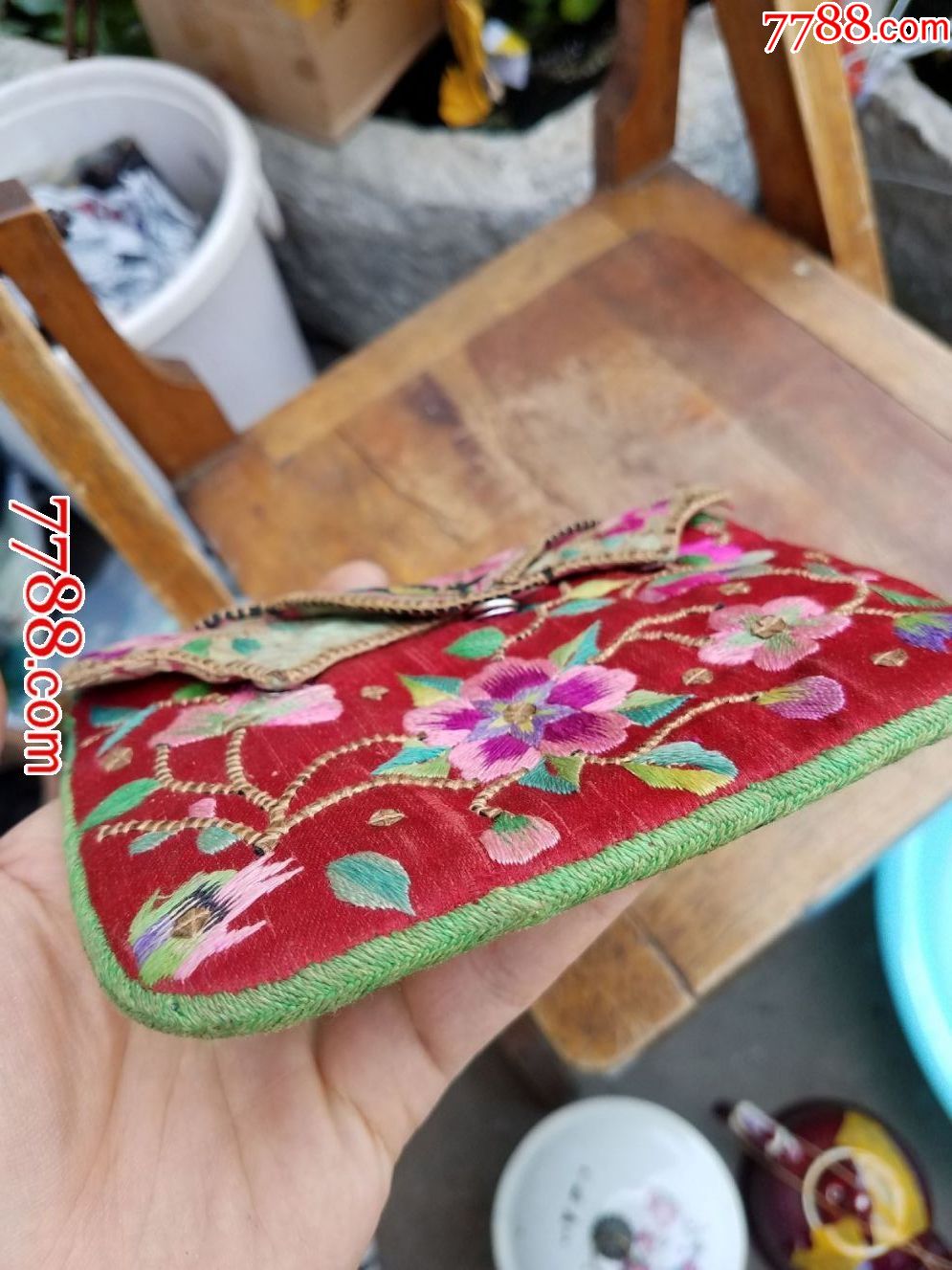 民国云南美品刺绣荷包