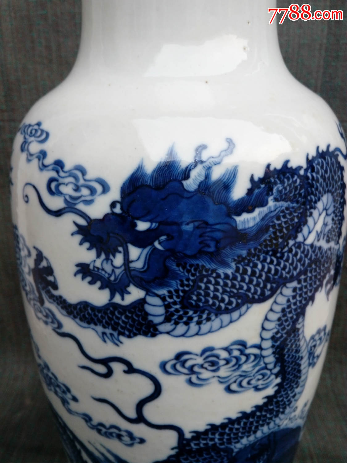 青花龙纹瓶_价格7800.