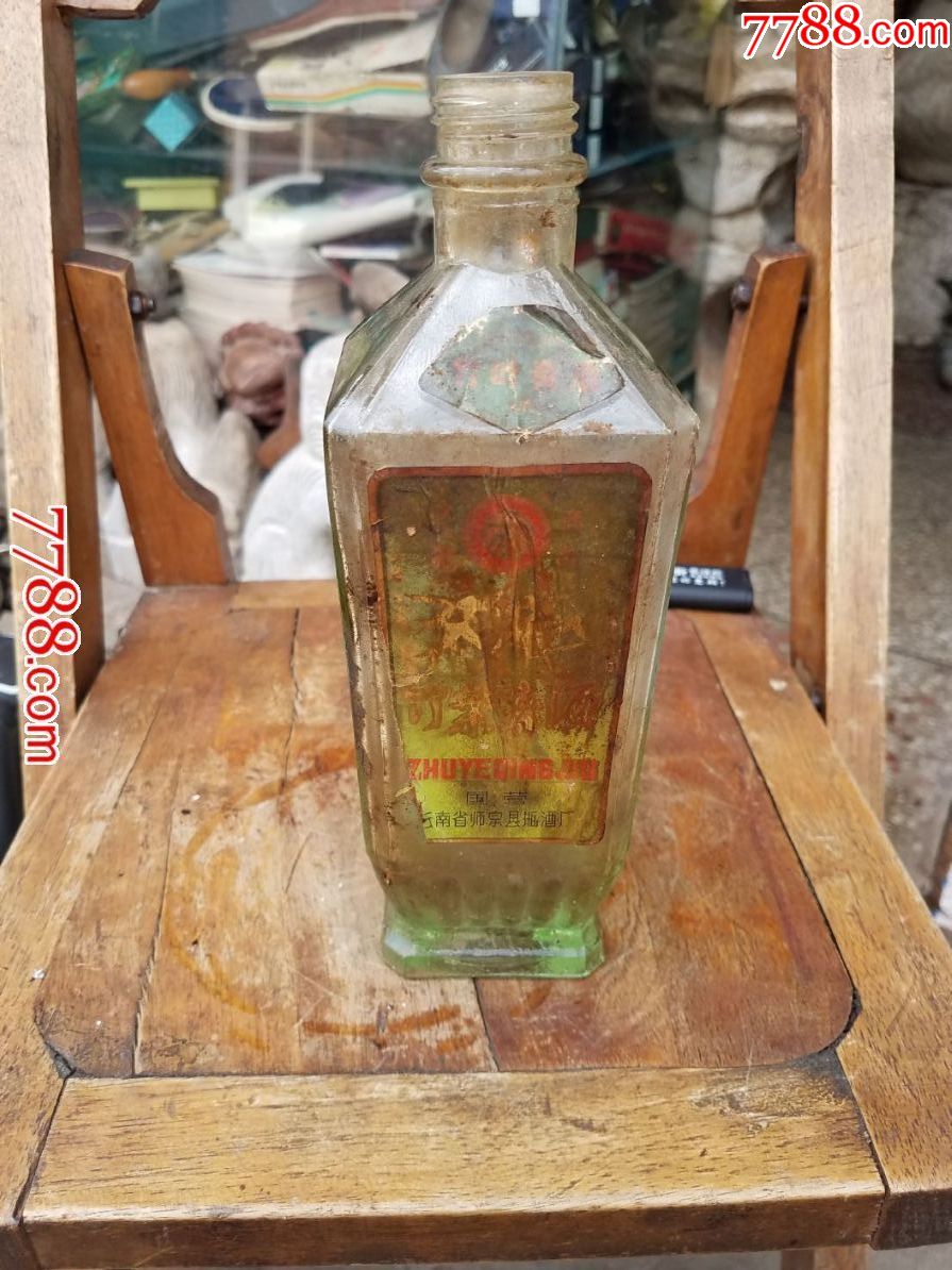 极少见云南师宗竹叶青酒瓶一个
