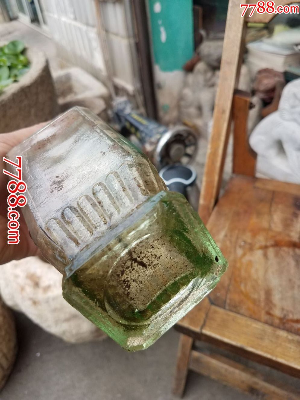 极少见云南师宗竹叶青酒瓶一个