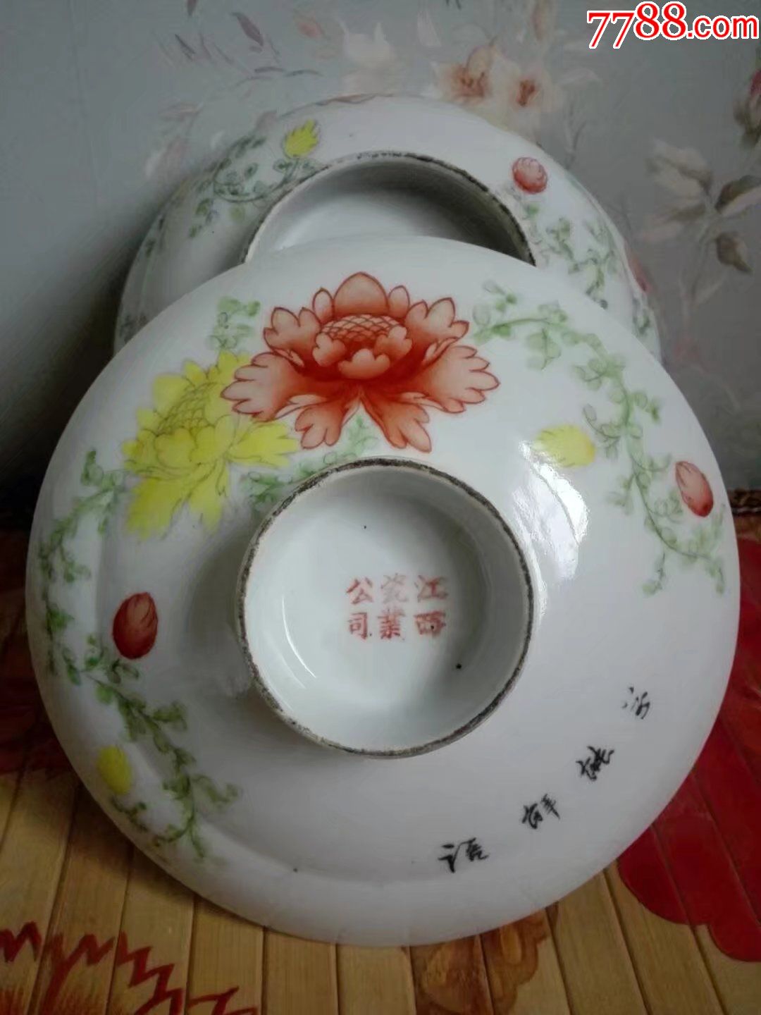 民国名号鸿康祥作粉彩宝相花纹大号盖碗一对完品