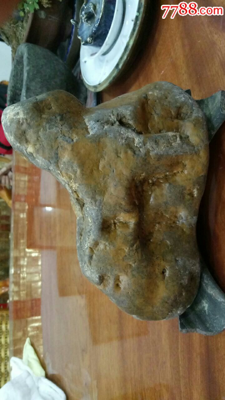 天然黄蜡奇石～狮行天下