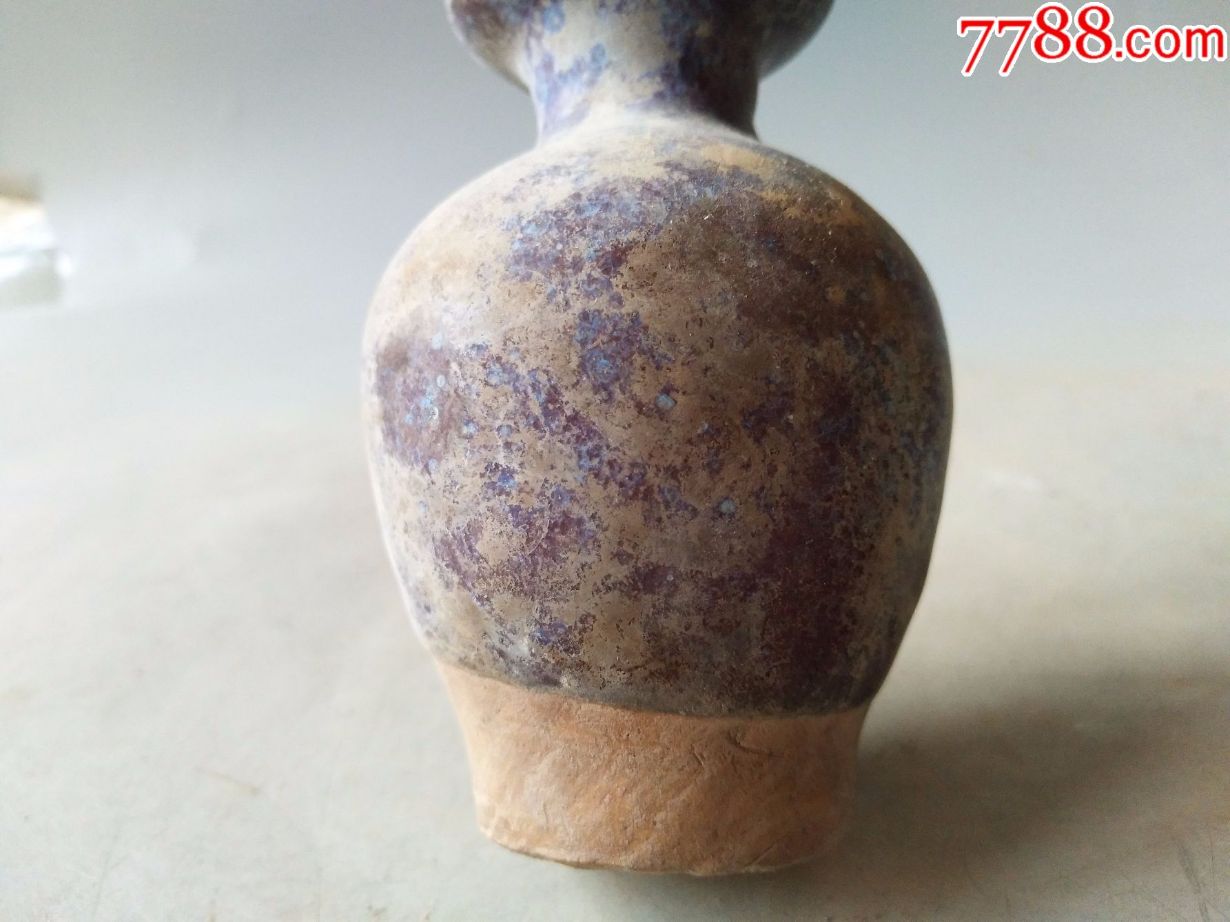 一件宋代酱釉瓷瓶