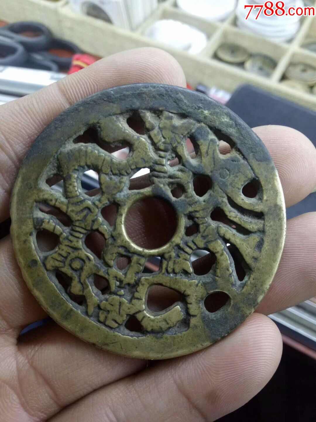清代镂空双龙花钱一枚