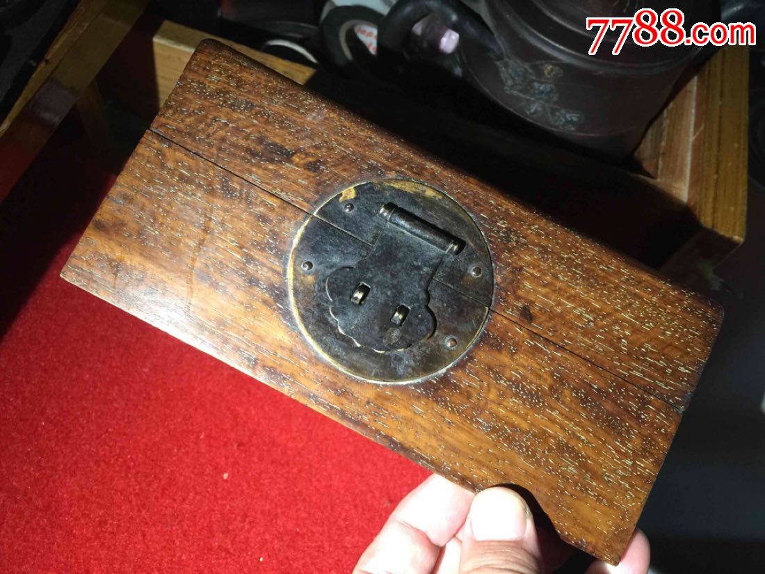老画家转让老金丝楠木铜扣文房盒,长约20厘米,密布牛毛纹,多鬼脸,包浆