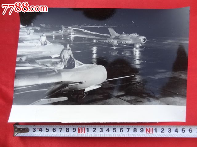 老照片:空军夜航【坚持以阶级斗争为纲,练习夜