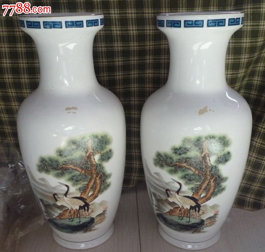 藏松鹤延年图案白瓷摆瓶一对河南安阳钢铁厂建