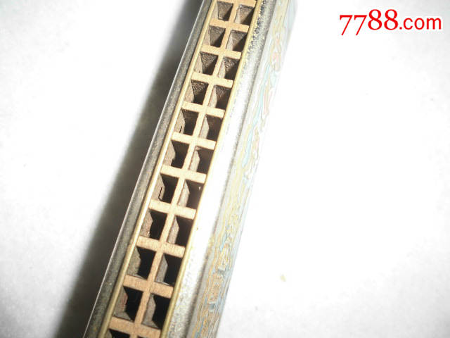 东方红.彩色独奏口琴(内层铜外层合金)正常使用