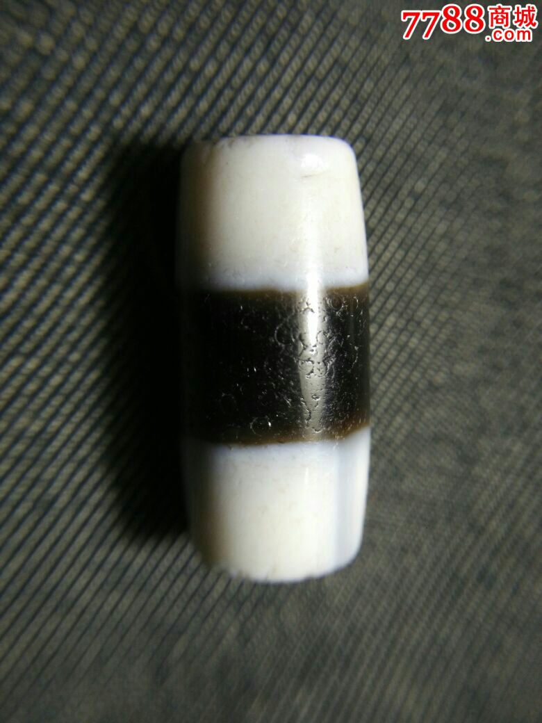藏传天珠.千年镶蚀老药师黑白珠.