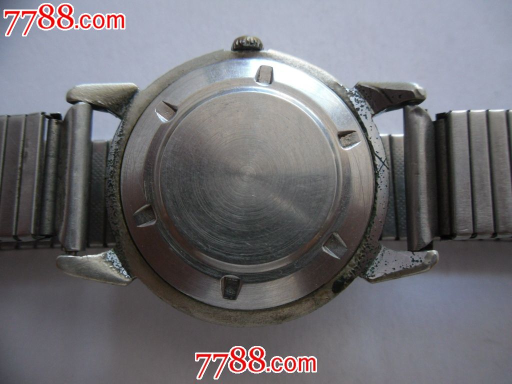 1957年苏联发射全世界第一个卫星后出厂的【