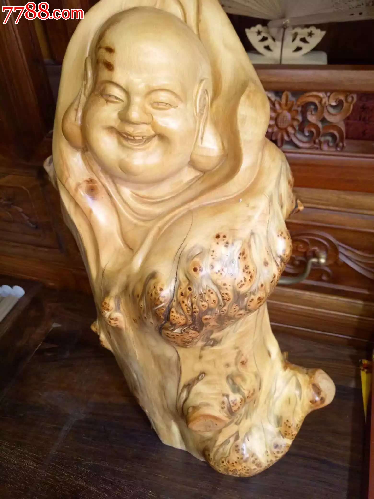 崖柏招财笑脸弥勒佛,招财、镇宅,做生意老板的您不要错过了,有了他天下没有难做的生意,每天再烦恼,大摆件,鬼斧神工,料老,做工精细,局部爆满瘤疤缨子雀眼。招财进宝精品工艺品摆件,笑纳财源大滚滚,精品!有意者联系!