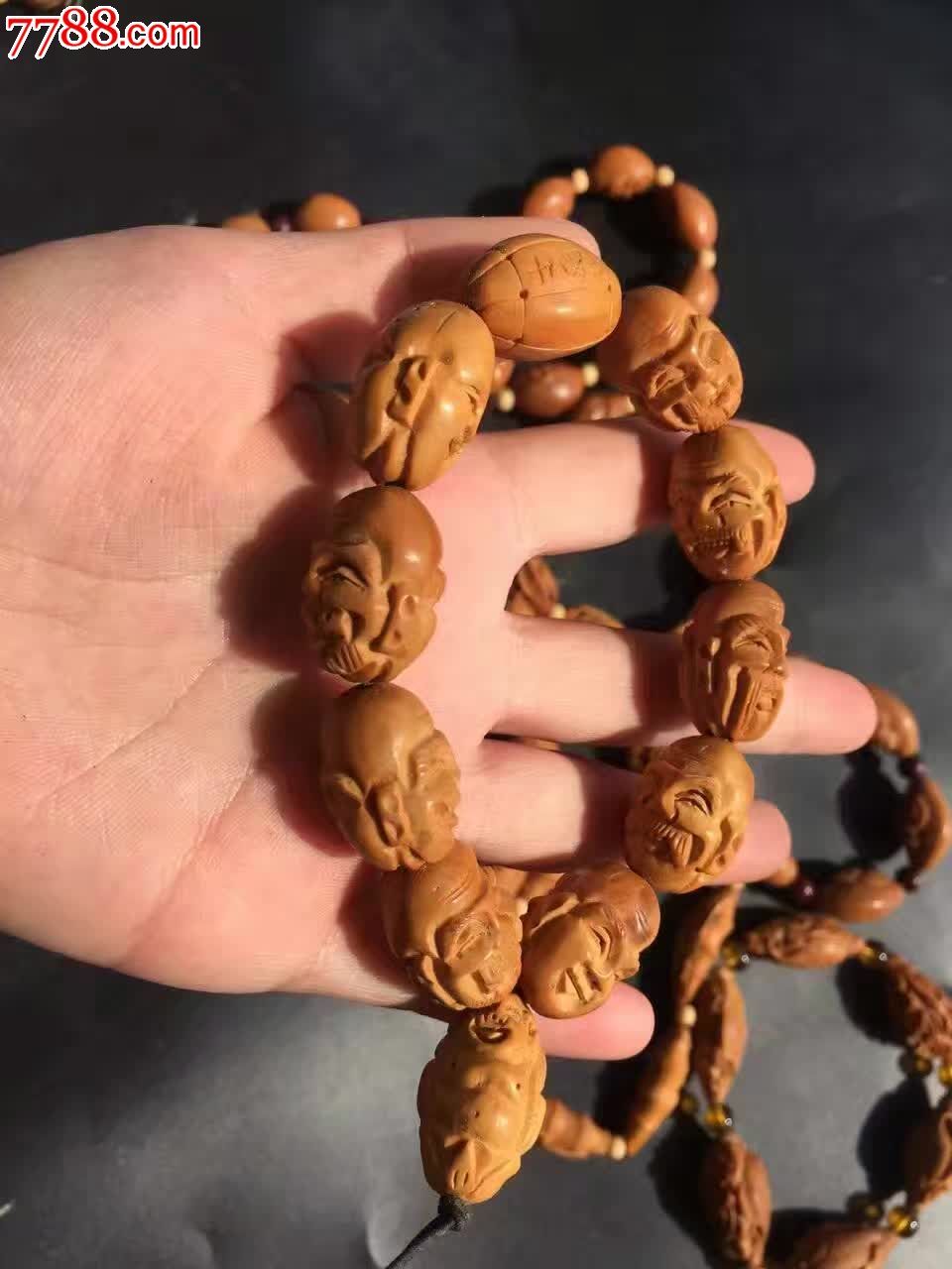 84橄榄核雕手串一组