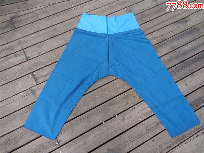 肥大的民国时期回字纹丝绸裤子