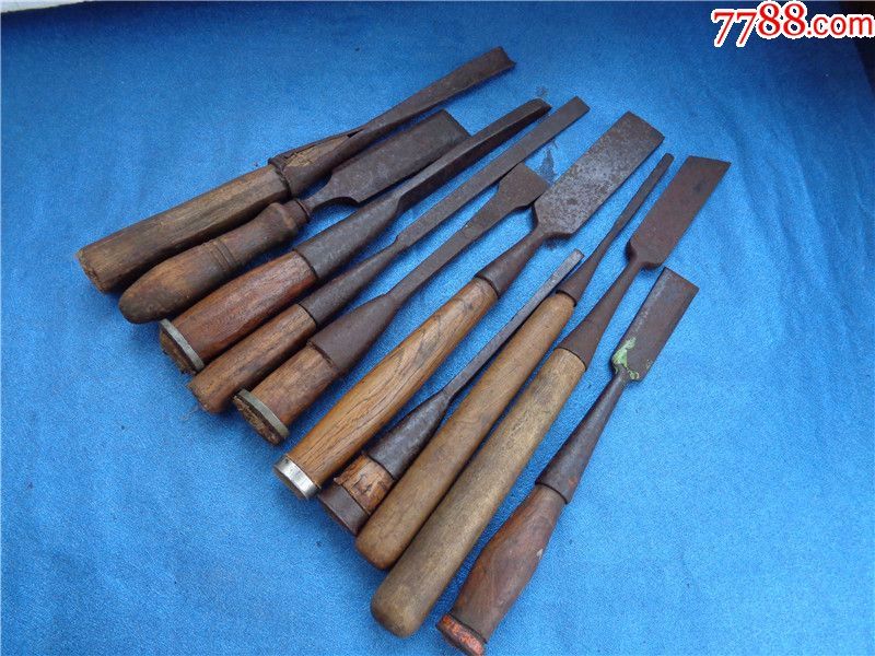 老木匠使用过的形状各异凿子10件