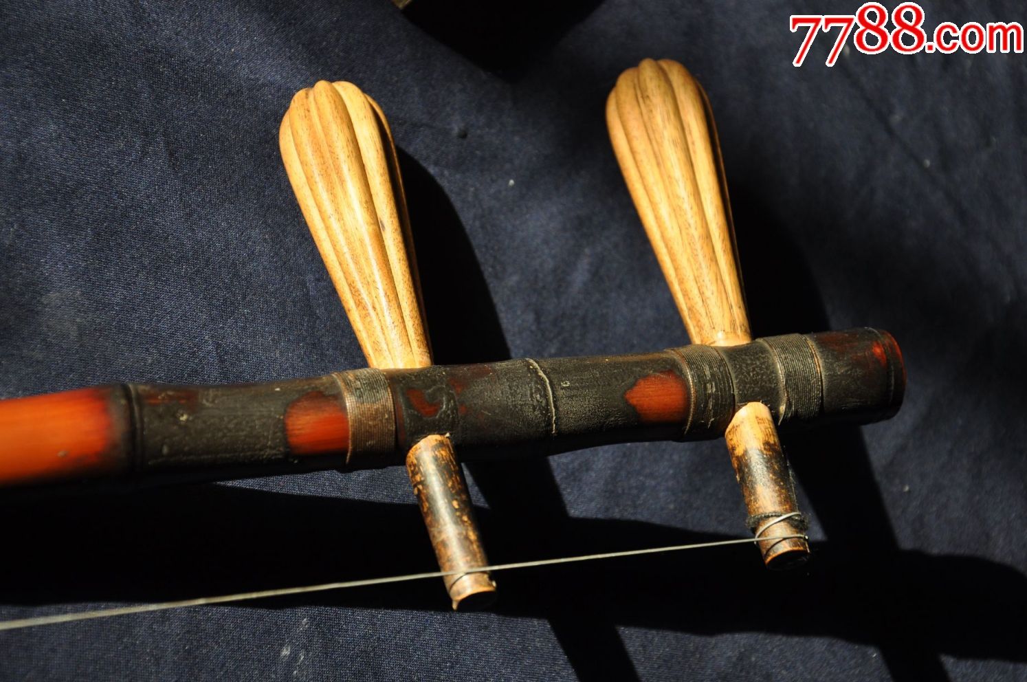 清代,老京胡一把,杆红如枣.包浆似玉.