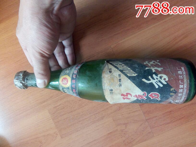 巧克力香槟饮料瓶