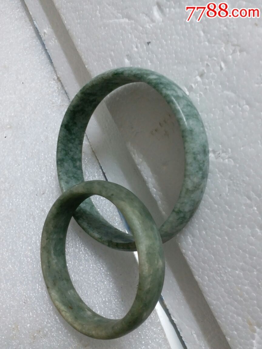 一对石头手镯