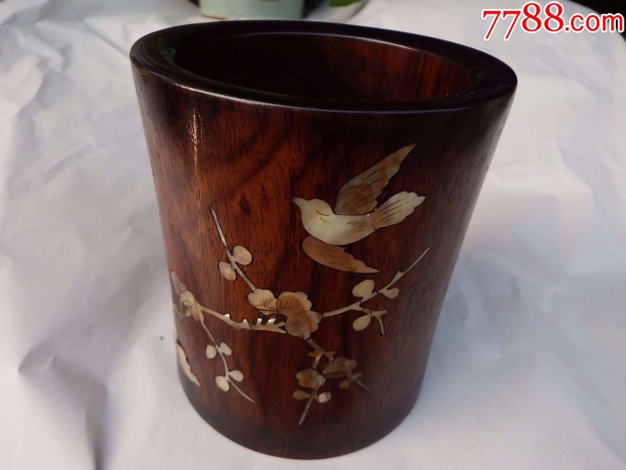 草花梨贝雕笔筒