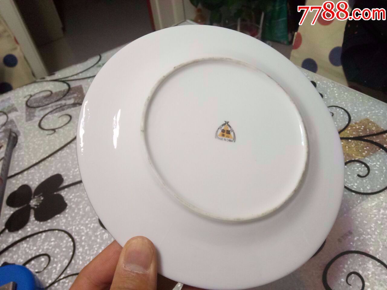 唐山底款,文革时期【梅花鹿】蓝底中号盘子.看图,完好,没有处理过.