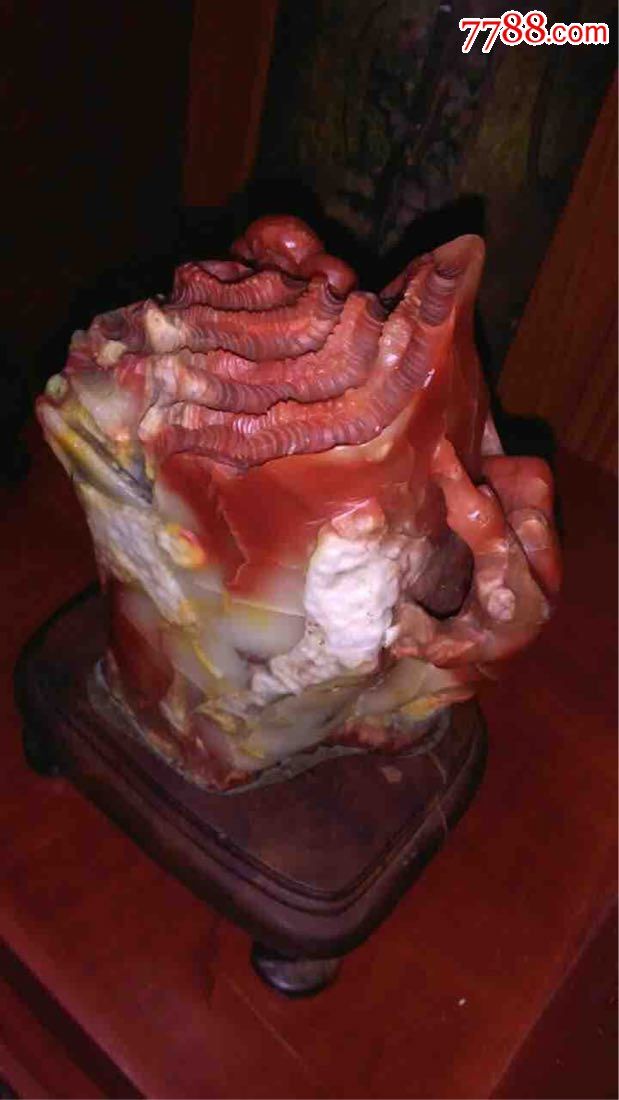 红色青田石雕一鸣惊人