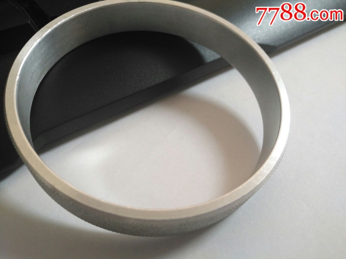 品相不错的铝手镯一支