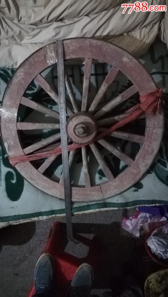 元明清,老车轱辘一个,铁木混合工艺,直径达80公分.挺沉重～希罕珍藏品