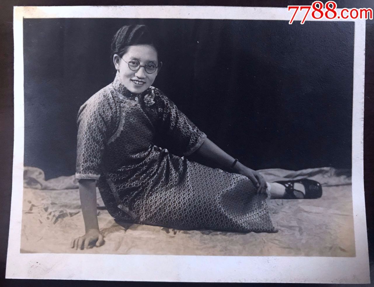 民国戴眼镜,穿旗袍的美女照-au15996805-老照片-加价-7788收藏__中国