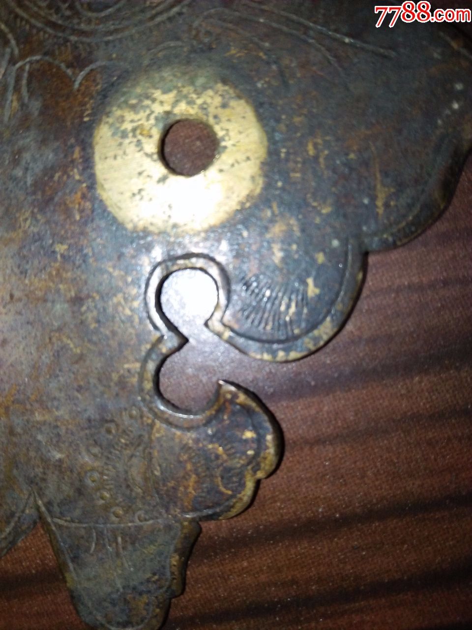 图案精美的一个清代之前铜蝙蝠(纯手工刻花,保真包老)