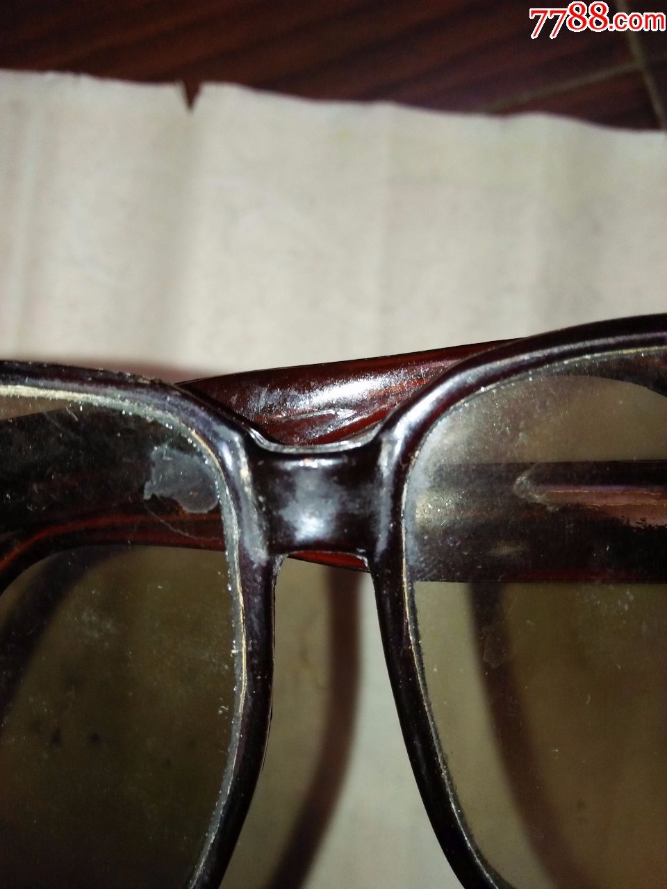 80年代之前的一副特大特厚实天然水晶眼镜(镜框为牛角材料,保真包老)