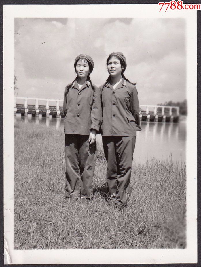 文革女兵合影
